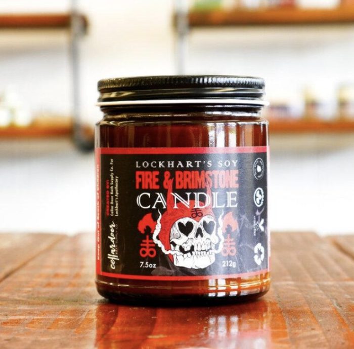 Lockhart's x Cellar Door svíčka Fire and Brimstone Soy Candle 212 g - Obrázek 2