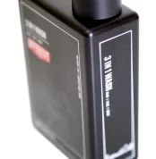 Uppercut 3v1 240ml Oceněný mycí prostředek Uppercut Deluxe 3 v 1 nabízí pohodlí bez kompromisů a obsahuje kvalitní směs ingrediencí pro šetrné mytí, které se stane základem koupelny pro vlasy, obličej i tělo. Mycí přípravek "vše v jednom" byl navržen pro muže, kteří se nechtějí obtěžovat a chtějí mít práci rychle a snadno hotovou.