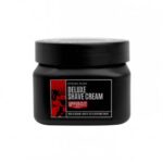 UPPERCUT krém na holení 120g PRO BOHATOU, DOKONALOU PĚNU UPPERCUT DELUXE KRÉM NA HOLENÍ RYCHLE VYTVÁŘÍ KRÉMOVOU PĚNU PRO HLADKÉ A POHODLNÉ OHOLENÍ, OBSAHUJE ZKLIDŇUJÍCÍ KOMPLEXNÍ SLOŽKU, KTERÁ POMÁHÁ PŘEDCHÁZET PODRÁŽDĚNÍ ŽILETKOU A HYDRATUJE POKOŽKU. IDEÁLNÍ PRO SUCHOU NEBO CITLIVOU POKOŽKU.